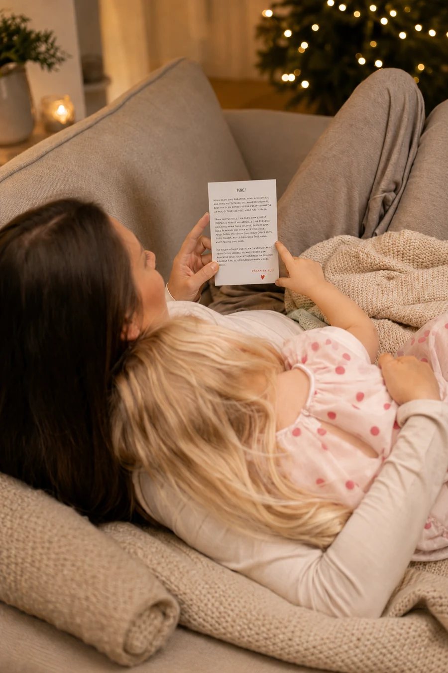 Ema loeb lapsele Ruu kirja